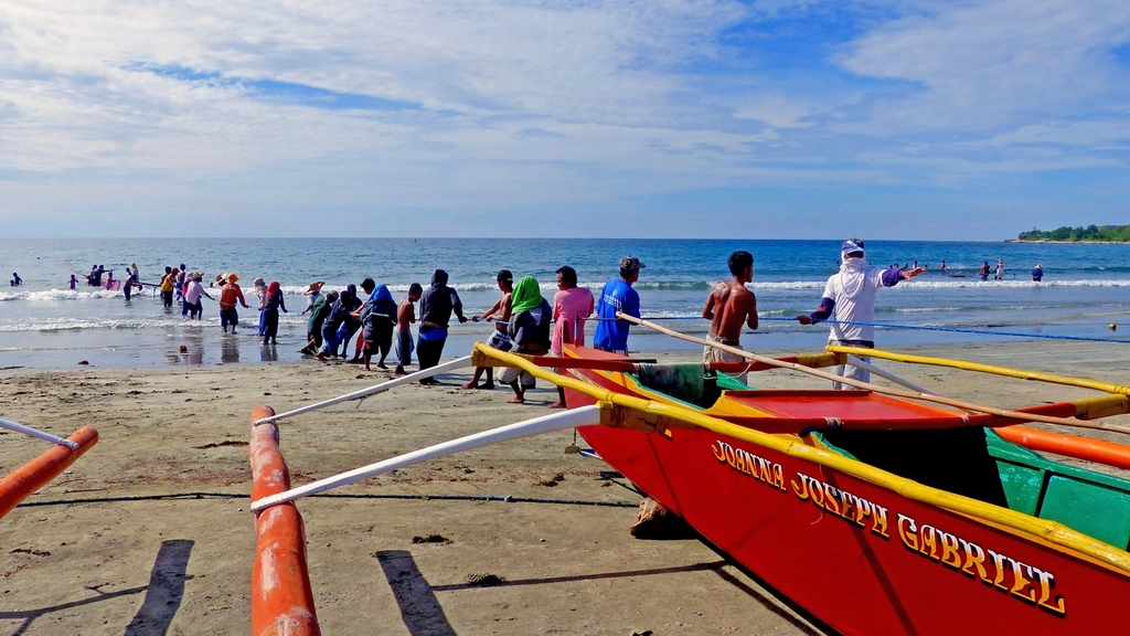 Beach fishing, Philippines. community people